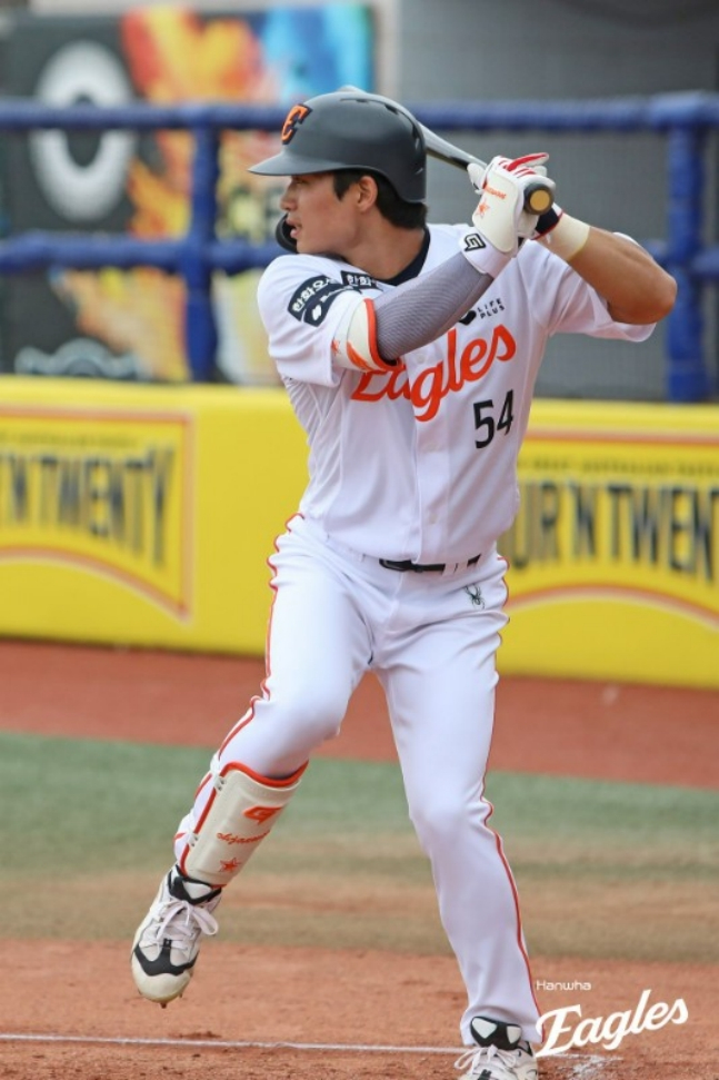 연습경기에서 타격에 나서고 있는 오재원. /사진=한화 이글스 제공