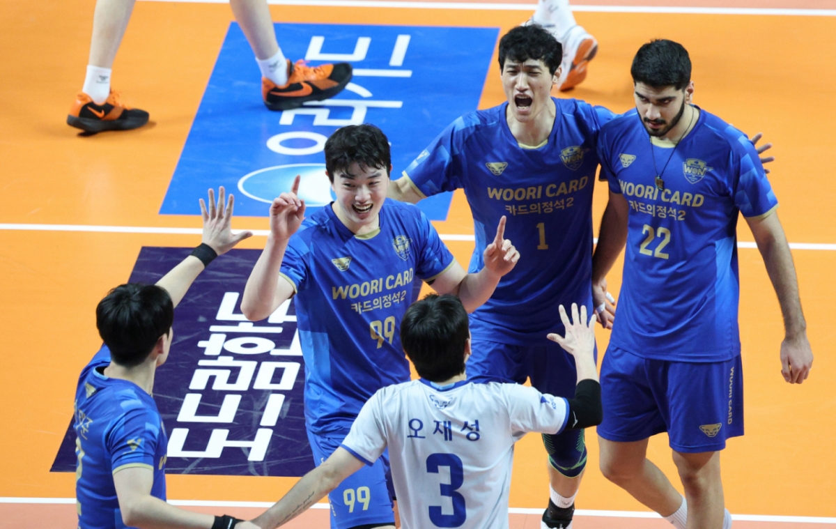 1~3위 연파 '3연승 돌풍'... 우리카드, OK저축은행마저 잡았다