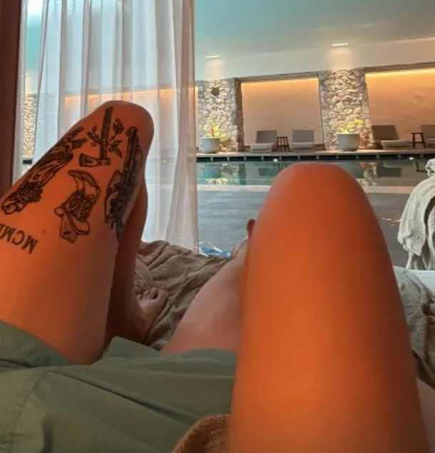 소피아 커크비가 한 남성 팬과 한 호테 스파에서 데이트하는 모습을 공개했다. /사진=더선 갈무리