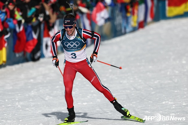 레그레이가 15일 바이애슬론 남자 12.5㎞ 추적 경기에서 질주하고 있다. /AFPBBNews=뉴스1