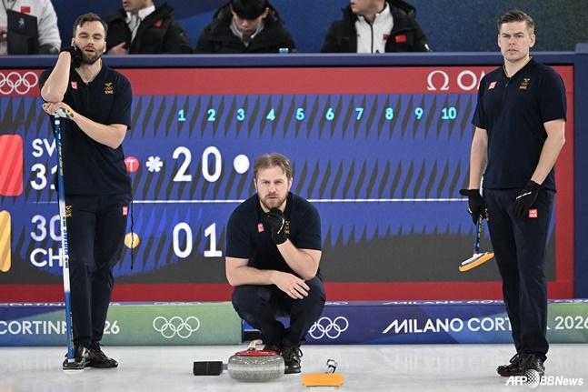 마크 케네디의 부정투구 의혹을 제기한 스웨덴 대표팀 에릭손(왼쪽). /AFPBBNews=뉴스1