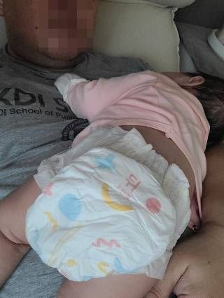 기저귀 뒷면의 '뒤' 글자에 의존해 앞뒤를 겨우 구분하던 초보 아빠는 1년의 육아휴직을 보내며 모든 육아 기능을 습득한 전천후 아빠로 거듭났다. /사진=최우영 기자