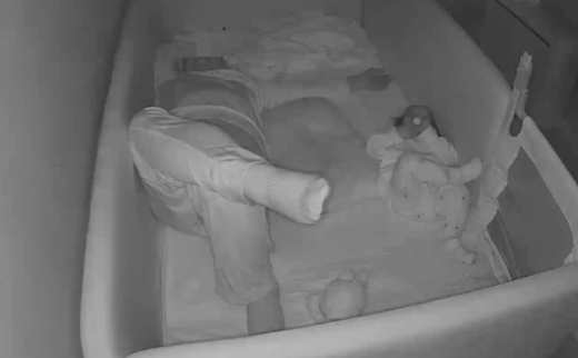 복직 이후에도 초저녁에 아이와 함께 침대에 누워서 재우며 시간을 보낼 수 있을까. /사진=최우영 기자