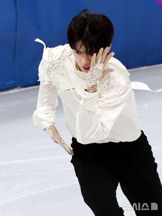 차준환이 13일 이탈리아 밀라노 아이스 스케이팅 아레나 경기장에서 열린 2026 밀라노·코르티나담페초 동계올림픽 피겨스케이팅 남자 싱글 프리스케이팅에서 연기를 펼치고 있다. /사진=뉴시스