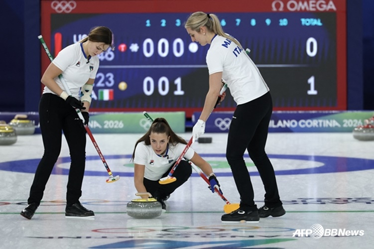 이탈리아 여자 컬링 대표팀의 경기 모습. /AFPBBNews=뉴스1