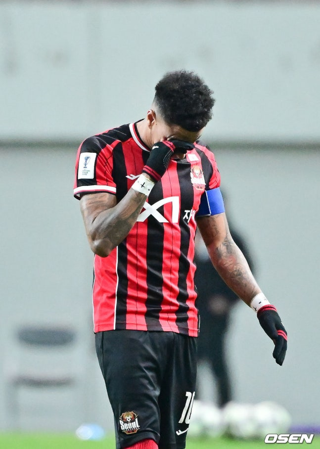 제시 린가드가 지난해 12월 멜버른시티전을 마친 뒤 진행된 고별행사에서 눈물을 보이고 있다.