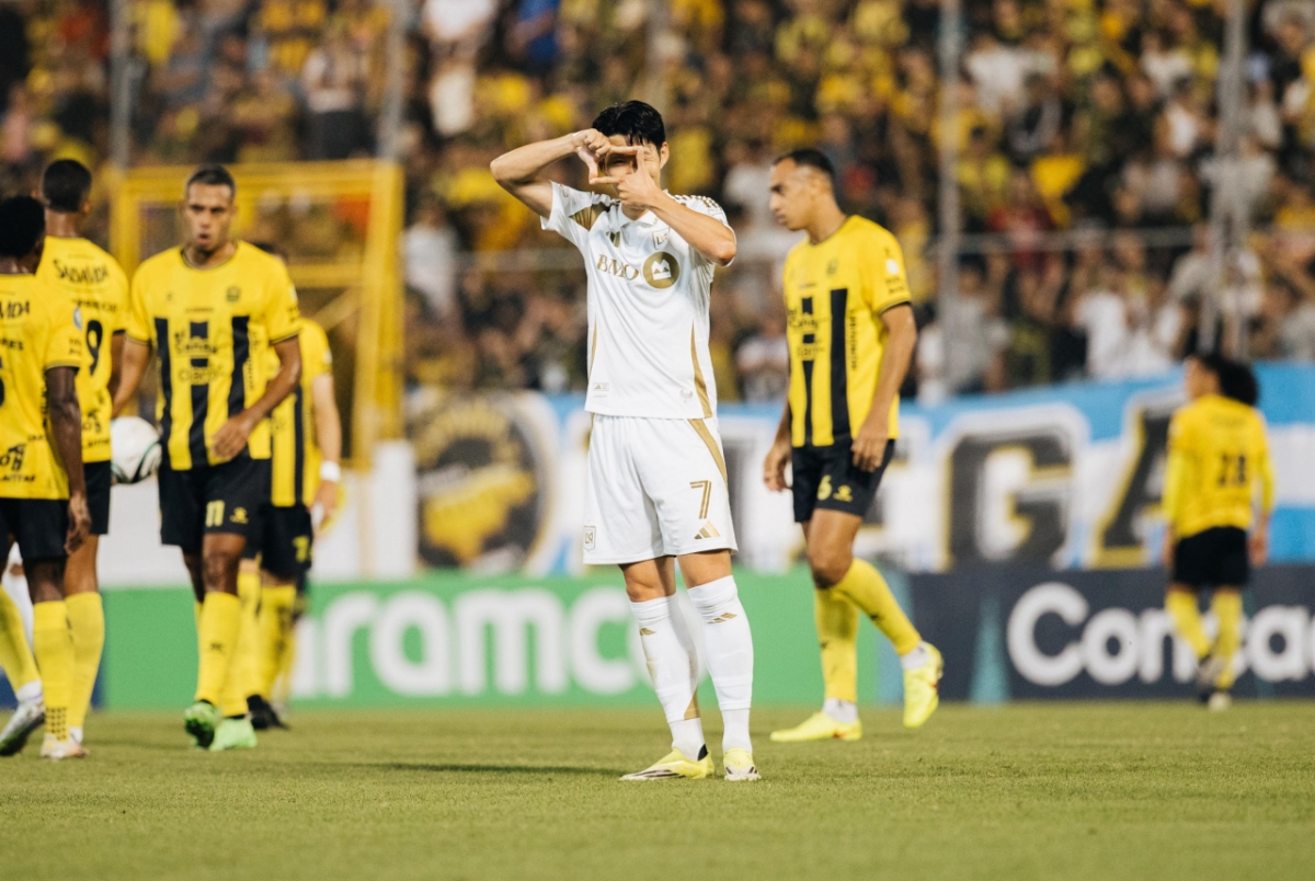 18일 정오(한국시간) 온두라스 산페드로술라의 프란시스코 모라산 스타디움에서 열린 2026 북중미축구연맹(CONCACAF) 챔피언스컵 1라운드 1차전 레알 에스파냐(온두라스)전에서 골을 넣은 뒤 찰칵 세리머니를 하고 있는 로스앤젤레스(LA)FC 손흥민. /사진=LAFC SNS 캡처