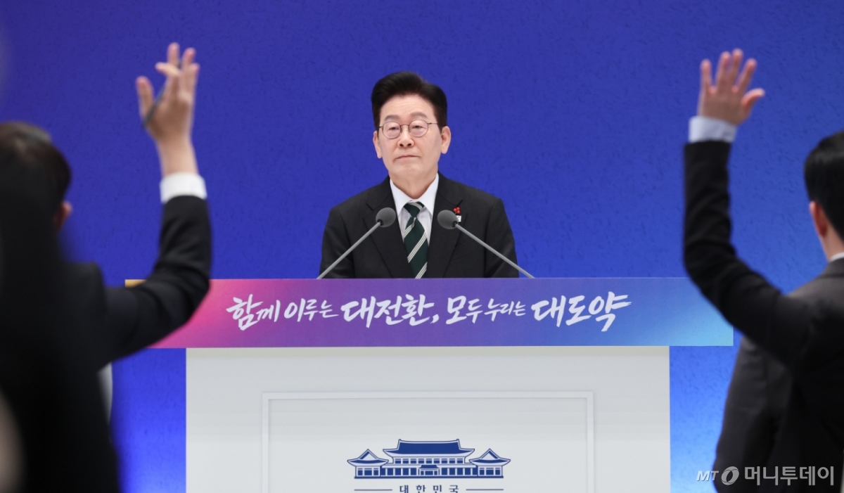 (서울=뉴스1) 이재명 기자 = 이재명 대통령이 21일 청와대 영빈관에서 열린 신년 기자회견에서 취재진 질문을 받고 있다. 2026.1.21/뉴스1  Copyright © 뉴스1. All rights reserved. 무단 전재 및 재배포,  AI학습 이용 금지. /사진=(서울=뉴스1) 이재명 기자