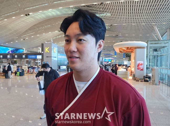 지난 1월 23일 대만 스프링캠프 출국길에 나서는 안우진의 모습. /사진=박수진 기자