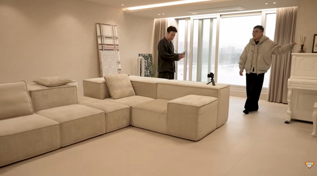 개그맨 김대희의 한강뷰 새 집이 공개됐다. /사진=유튜브 채널 '슈파TV(SUPA TV)' 영상 