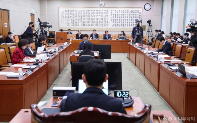 (서울=뉴스1) 신웅수 기자 = 13일 서울 여의도 국회 법제사법위원회 법안심사제1소위원회에서 상법 개정안 관련 공청회가 열리고 있다. 2026.2.13/뉴스1  Copyright (C) 뉴스1. All rights reserved. 무단 전재 및 재배포,  AI학습 이용 금지. /사진=(서울=뉴스1) 신웅수 기자