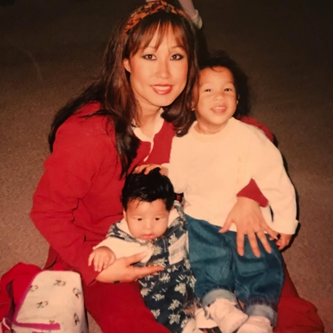 자마이 존스의 한국인 어머니 미셸(가운데). /사진=자마이 존스 SNS