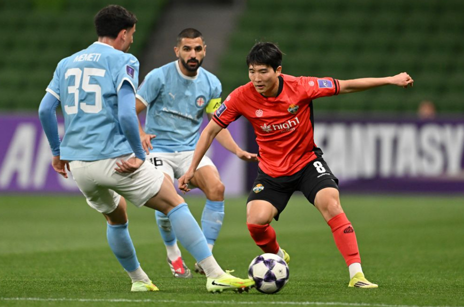 18일 호주 멜버른에서 열린 강원FC와 멜버른 시티의 2025~2026 아시아축구연맹(AFC) 챔피언스리그 엘리트(ACLE) 8차전 경기 모습. /사진=AFC 제공
