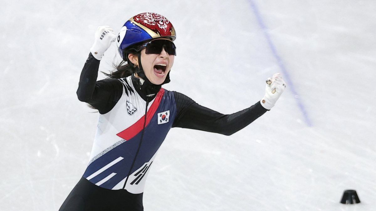 대한민국 여자 쇼트트랙 국가대표팀 김길리가 19일(한국시간) 이탈리아 밀라노 아이스스케이팅 아레나에서 열린 '2026 밀라노·코르티나담페초 동계올림픽' 3000m 계주 결승에서 금메달 획득 후 포효하고 있다. /사진=뉴스1 
