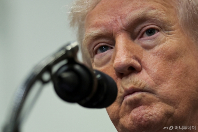 도널드 트럼프 미국 대통령이 12일(현지시간) 워싱턴DC 백악관에서 발표를 하고 있다./로이터=뉴스1