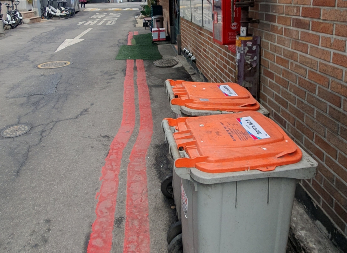 중구 음식물 쓰레기 스티커 부착 모습 /사진제공=중구