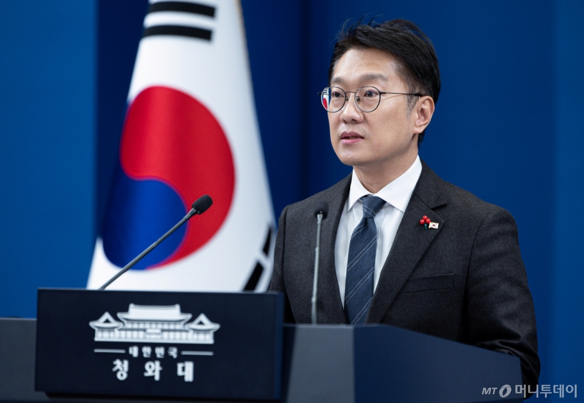 (서울=뉴스1) 이재명 기자 = 김남준 대통령실 대변인이 24일 청와대 춘추관에서 희귀질환 환우·가족 현장소통 관련 브리핑을 하고 있다. 2025.12.24/뉴스1  Copyright © 뉴스1. All rights reserved. 무단 전재 및 재배포,  AI학습 이용 금지. /사진=(서울=뉴스1) 이재명 기자