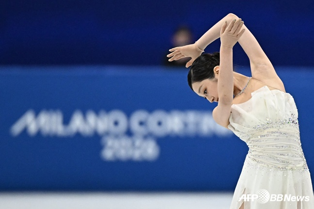 신지아가 2026 밀라노·코르티나담페초 동계 올림픽 피겨스케이팅 여자 싱글 프리스케이팅 연기를 펼치고 있다. /AFPBBNews=뉴스1