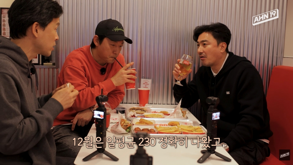 김남일이 강남역 햄버거 가게 하루 매출을 공개했다. /사진=안정환 유튜브 갈무리 