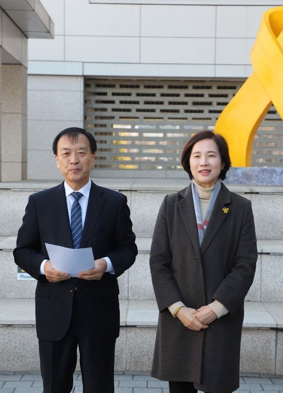 김거성 전 대통령비서실 시민사회수석(왼쪽)과 유은혜 예비후보. /사진제공=유은혜 예비후보