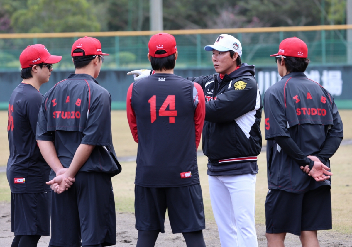 일본 아마미오시마에서 훈련에 임하고 있는 KIA 타이거즈 선수단. /사진=KIA 타이거즈 제공