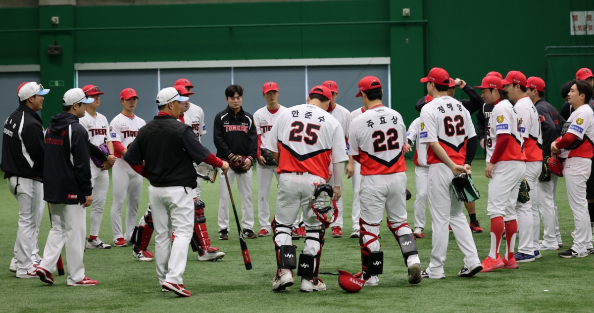 일본 아마미오시마에서 훈련에 임하고 있는 KIA 타이거즈 선수단. /사진=KIA 타이거즈 제공