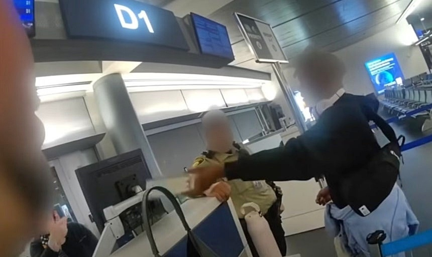 미국 라스베이거스 공항에서 반려견 동반 탑승이 제지되자 혼자 출국을 시도한 20대 여성이 경찰에 체포됐다./사진=라스베이거스 광역 경찰국(LVMPD) 인스타그램 