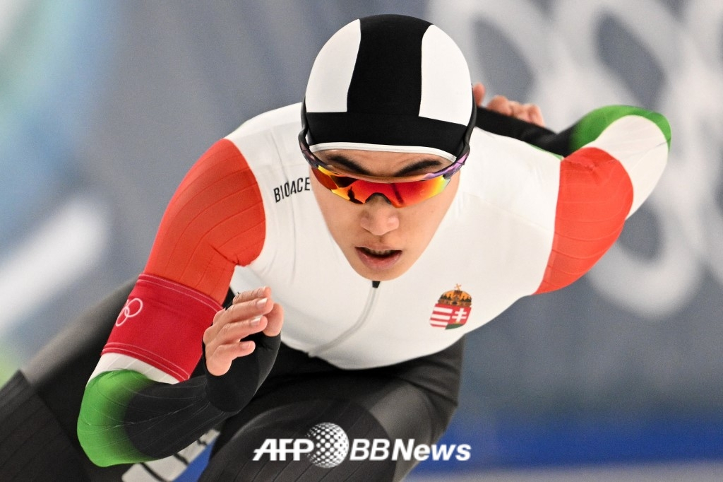 김민석이 20일(한국 시각) 이탈리아 밀라노 스피드스케이팅 스타디움에서 열린 2026 밀라노·코르티나담페초 동계올림픽 스피드 스케이팅 남자 1500m 종목에서 역주를 펼치고 있다. /AFPBBNews=뉴스1