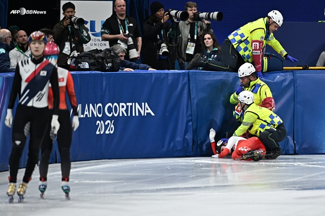즉각 응급처치를 하고 있는 의료진. /AFPBBNews=뉴스1