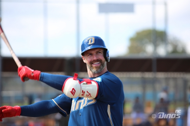 NC 다이노스 맷 데이비슨이 21일 미국 애리조나주 투손 에넥스필드에서 열린 청백전에서 스리런 홈런을 터뜨렸다. /사진=NC 다이노스 제공