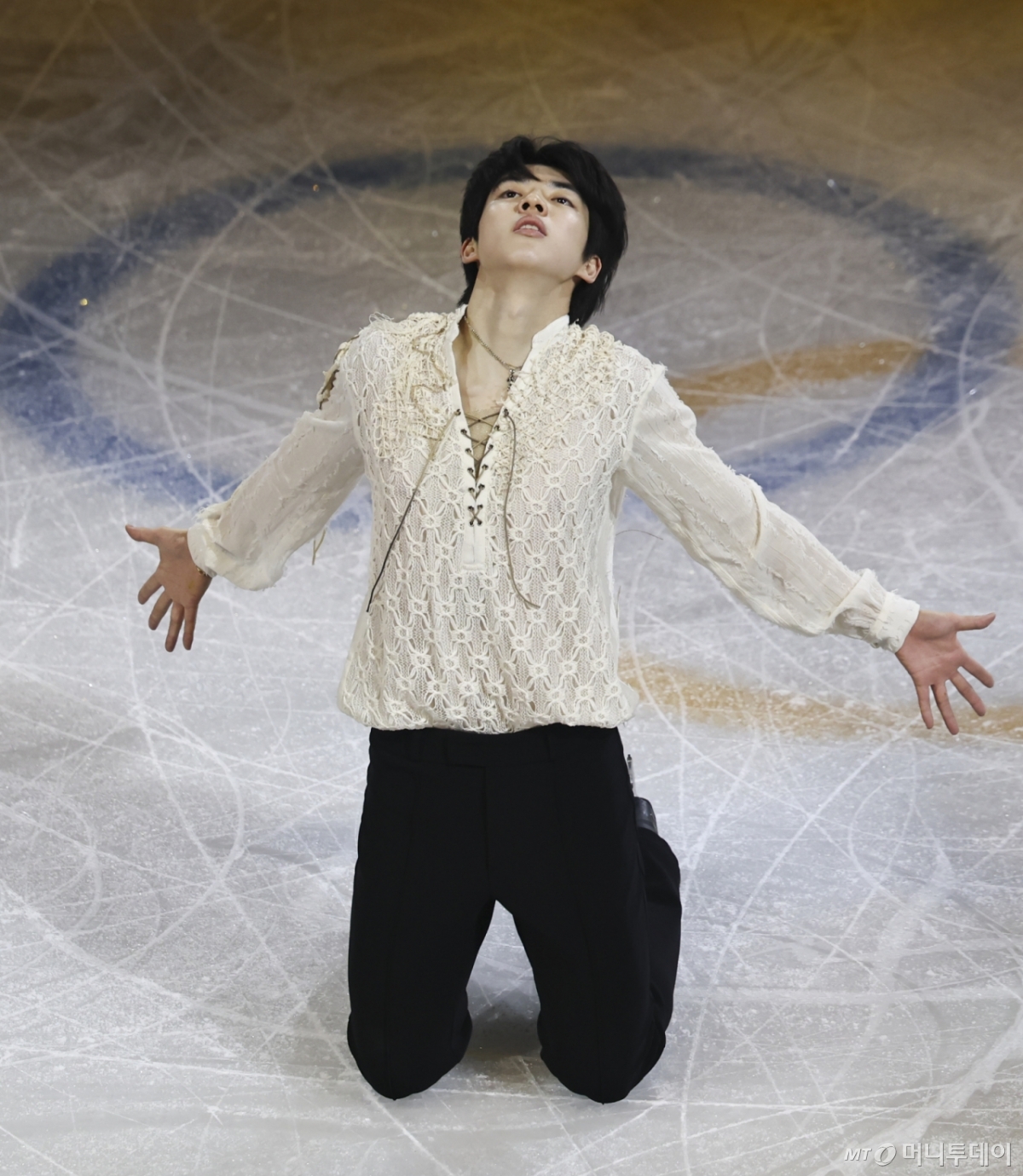 피겨스케이팅 차준환이 21일(현지 시간) 이탈리아 밀라노 아이스 스케이팅 아레나에서 열린 피겨스케이팅 갈라쇼에서 연기를 펼치고 있다./사진=뉴시스