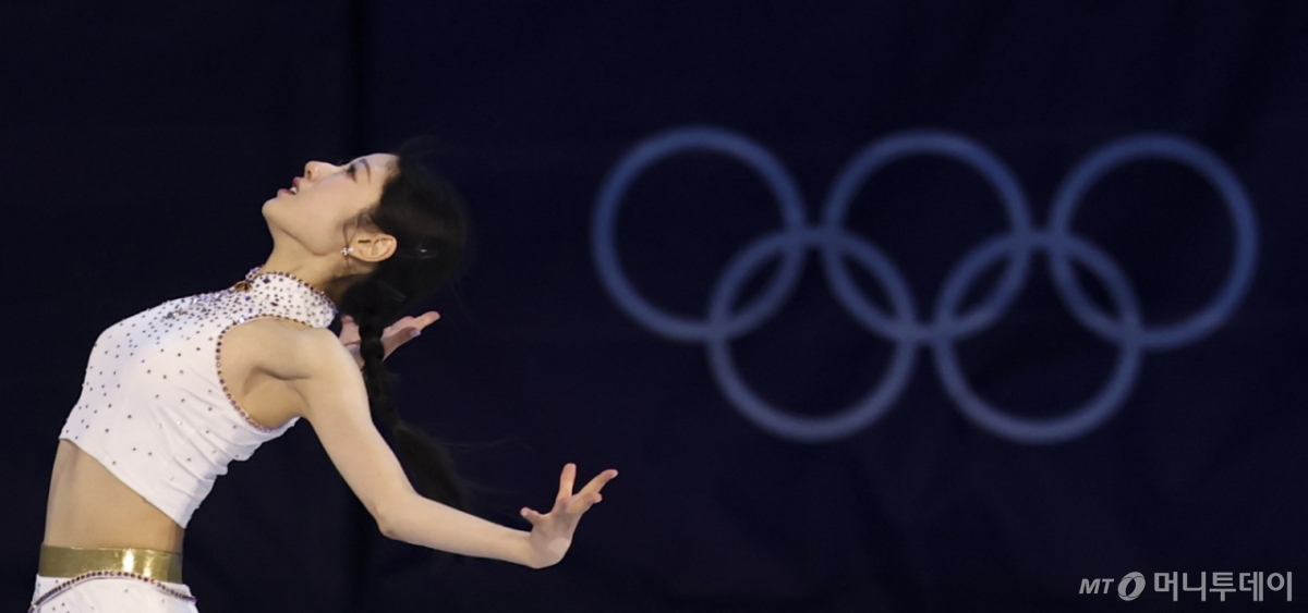 피겨스케이팅 이해인이 21일(현지 시간) 이탈리아 밀라노 아이스 스케이팅 아레나에서 열린 피겨스케이팅 갈라쇼에서 연기를 펼치고 있다./사진=뉴시스