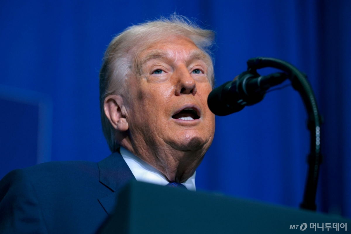 (워싱턴DC AFP=뉴스1) 류정민 특파원 = 도널드 트럼프 미국 대통령이 19일(현지시간) 워싱턴DC 평화연구소에서 열린 '평화위원회'(Board of Peace) 창립 회의에서 연설하고 있다. 2026.02.19. ⓒ AFP=뉴스1 Copyright © 뉴스1. All rights reserved. 무단 전재 및 재배포, AI학습 이용 금지. /사진=(워싱턴DC AFP=뉴스1) 류정민 특파원