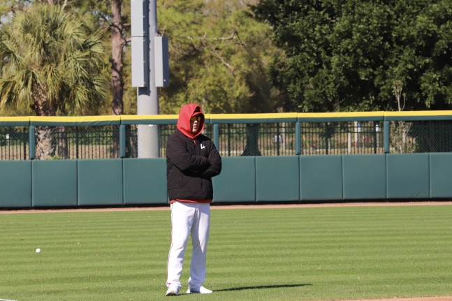 이숭용 감독이 플로리다 1차 캠프에서 선수단의 훈련을 지켜보고 있다. /사진=SSG 랜더스 제공