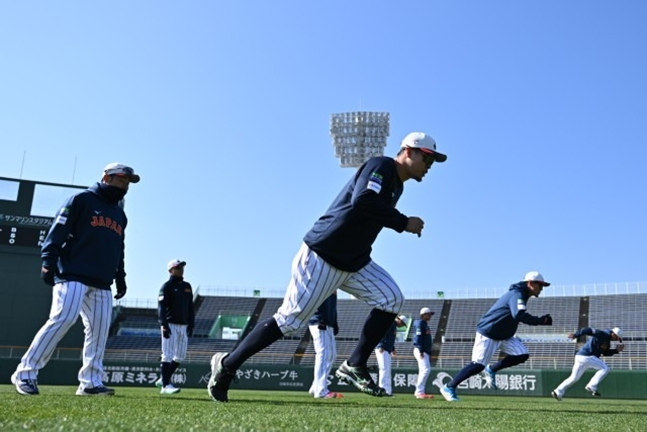 훈련하고 있는 일본 대표팀. /사진=일본 야구대표팀 공식 SNS