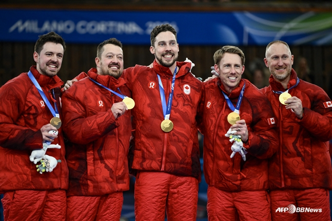 영국을 꺾고 금메달을 획득한 캐나다 대표팀의 모습. /AFPBBNews=뉴스1