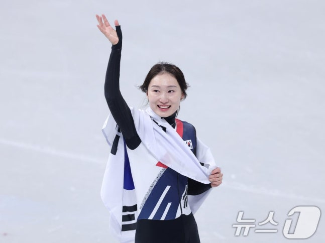 1500m 종목 은메달 획득 직후 눈물을 흘리는 최민정. /사진=뉴스1
