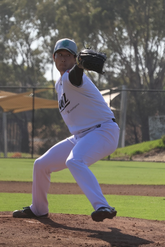 KT 위즈 아시아쿼터 스기모토 코우키가 17일(한국시간) 호주 질롱의 질롱베이스볼센터에서 두 번째 라이브 피칭을 진행했다. /사진=KT 위즈 제공