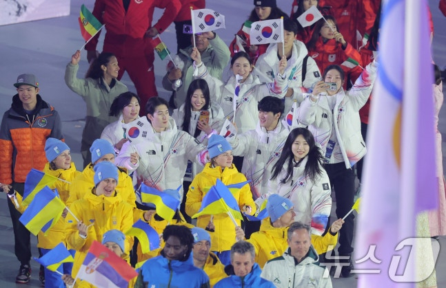 22일(현지시간) 이탈리아 베로나 올림픽 아레나에서 열린 2026 밀라노·코르티나담페초 동계올림픽 폐회식에서 대한민국 선수단이 입장하고 있다. /사진=뉴스1(공동취재)
