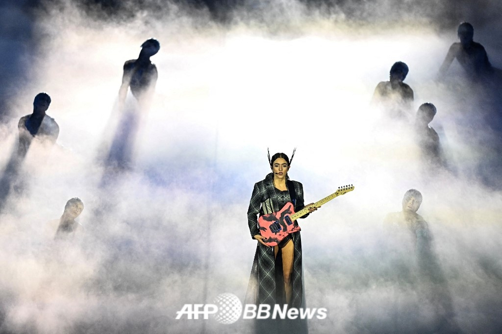 23일(한국 시각) 제25회 밀라노·코르티나담페초 동계 올림픽 폐막식 세리머니 모습. /AFPBBNews=뉴스1