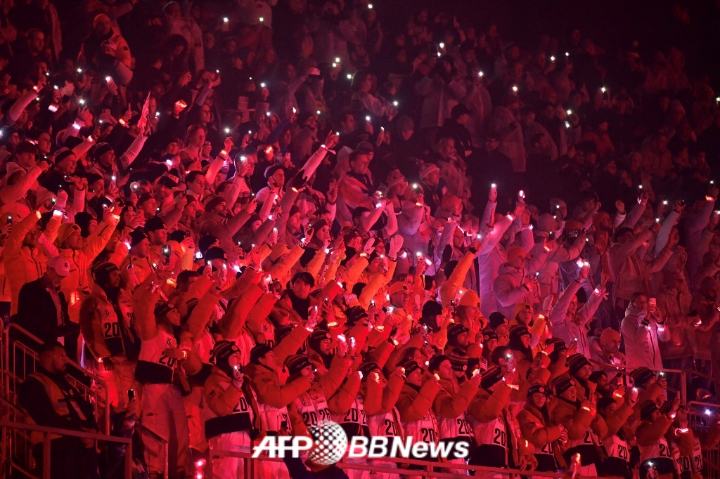 23일(한국 시각) 제25회 밀라노·코르티나담페초 동계 올림픽 폐막식에 참석한 각국선수단 모습. /AFPBBNews=뉴스1