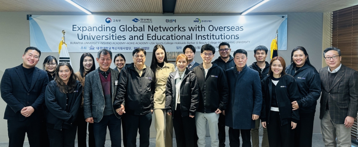 대경대와 태국 부라파대 관계자들이 기념촬영하고 있다./사진제공=대경대