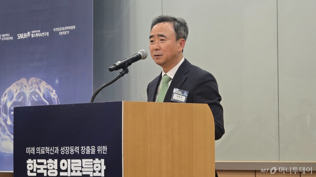 임문영 국가인공지능전략위원회 부위원장이 23일 서울 관악구 서울대학교에서 열린 '한국형 의료특화 AI 개발 공동 세미나'에서 축사를 하고 있다. /사진=홍효진 기자