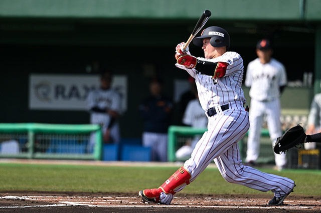 타격하는 마키 슈고. /사진=일본 야구 대표팀 공식 홈페이지