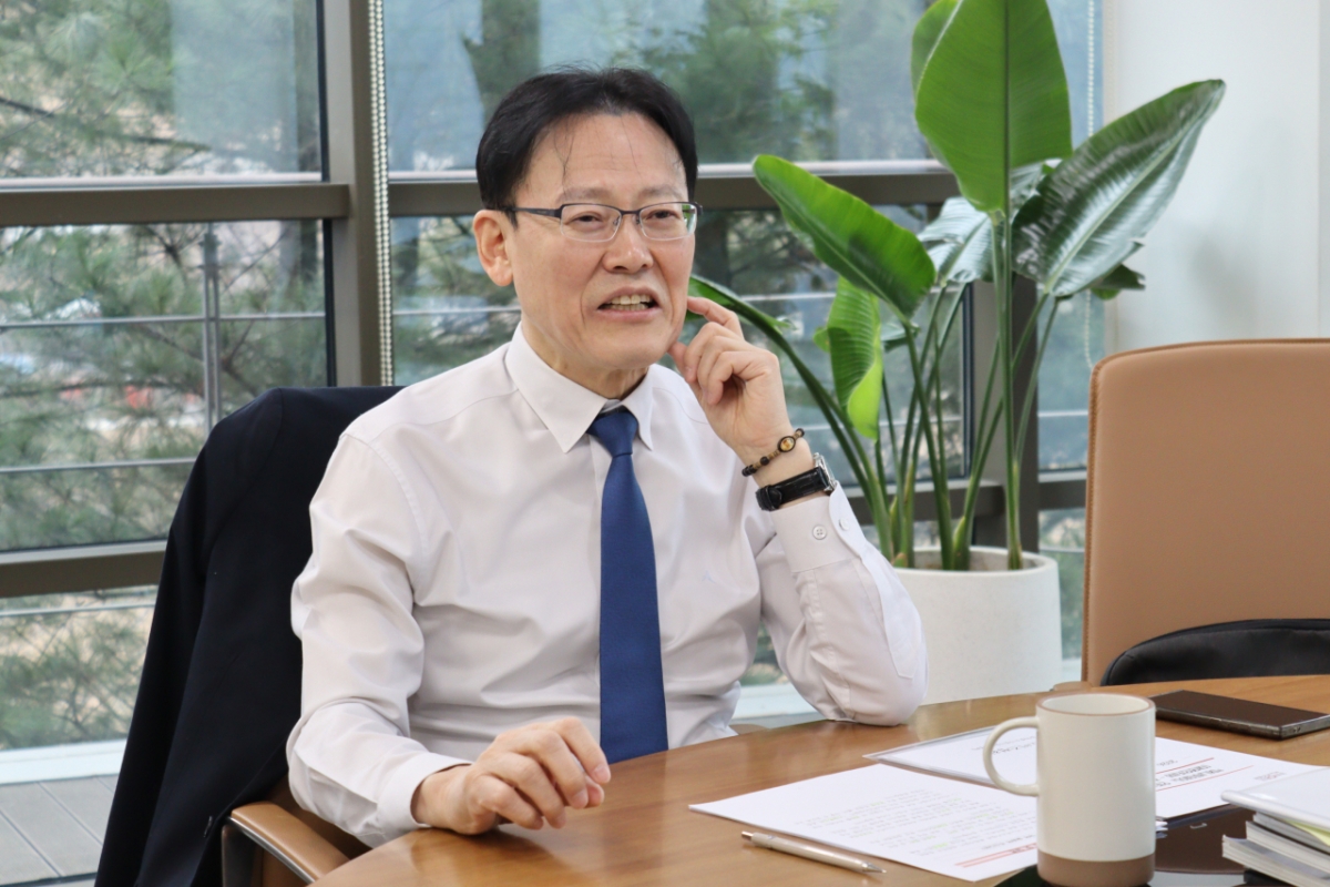 정광천 이노비즈협회장이 24일 오전 경기도 판교 협회 집무실에서 머니투데이와 인터뷰를 하고 있다./사진=이노비즈협회