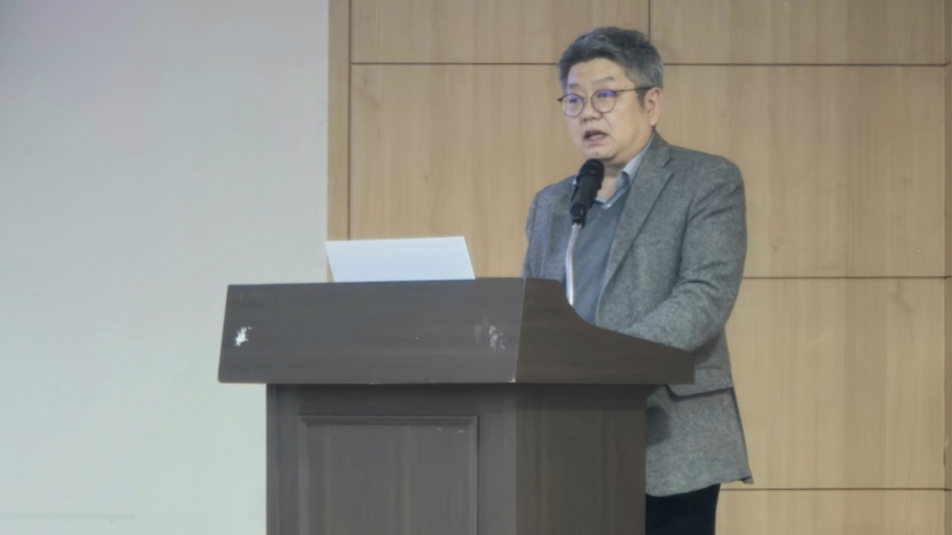 24일 여의도 국회에서 한국지질자원연구원 주관으로 열린 '핵심광물: 주도형 공급망 구축 토론회'에서 발제자로 나선 최영재 포스코인터내셔널 상무 /사진=박건희 기자