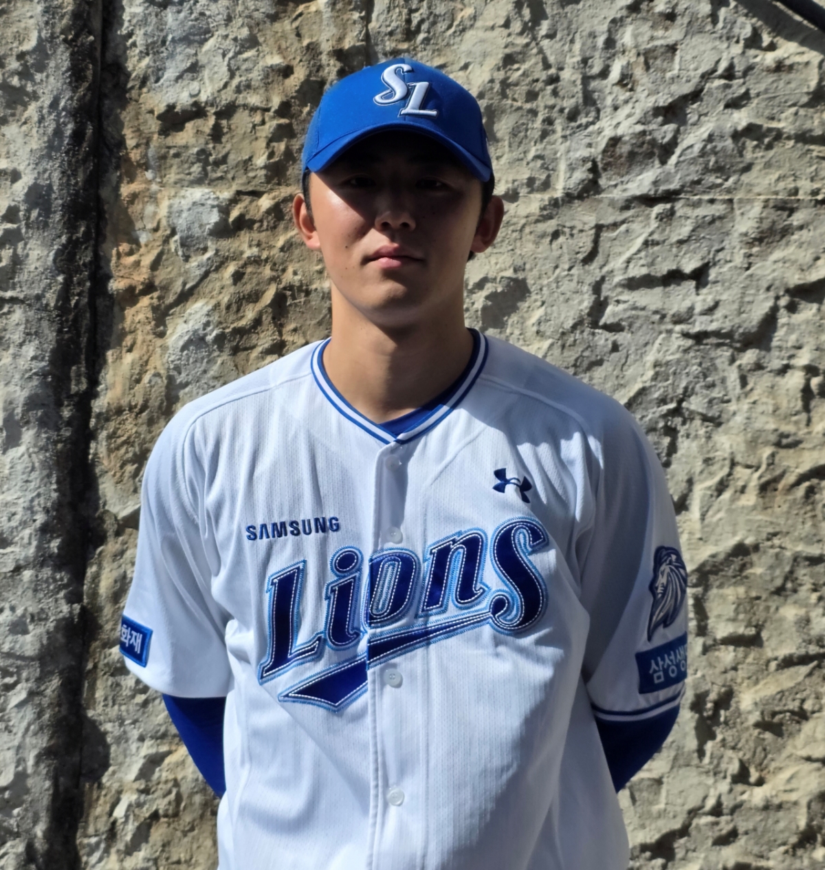 삼성 미야지 유라가 지난 22일 일본 오키나와 온나손의 아카마 볼파크에서 열린 2026 삼성 스프링캠프에서 취재진과 인터뷰에 응하고 있다. /사진=김동윤 기자