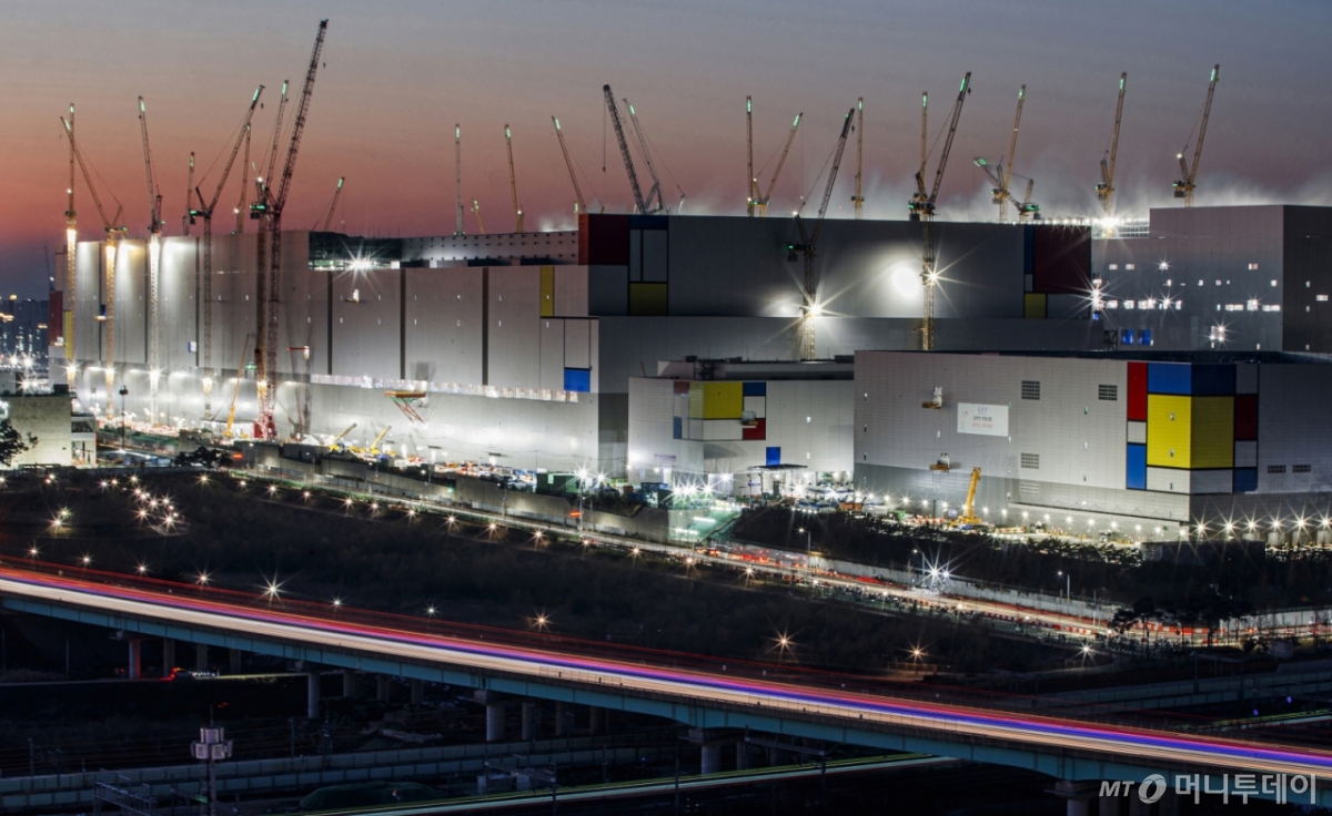 삼성전자 평택캠퍼스의 P4 반도체 생산단지 전경 /사진=평택(경기)=이기범 기자 leekb@