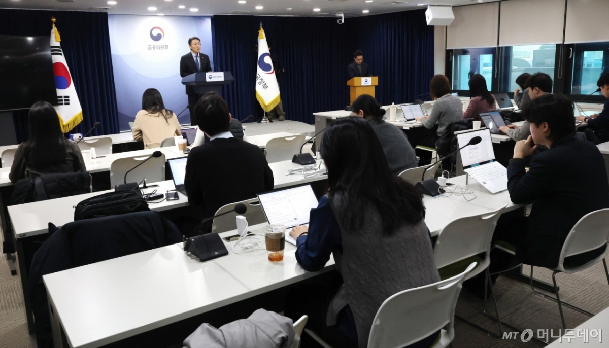 (서울=뉴스1) 임세영 기자 = 권대영 금융위원회 부위원장이 12일 서울 종로구 정부서울청사에서 부실기업의 신속·엄정 퇴출을 위한 상장폐지 개혁방안 관련 브리핑을 하고 있다. 2026.2.12/뉴스1 Copyright © 뉴스1. All rights reserved. 무단 전재 및 재배포, AI학습 이용 금지. /사진=(서울=뉴스1) 임세영 기자