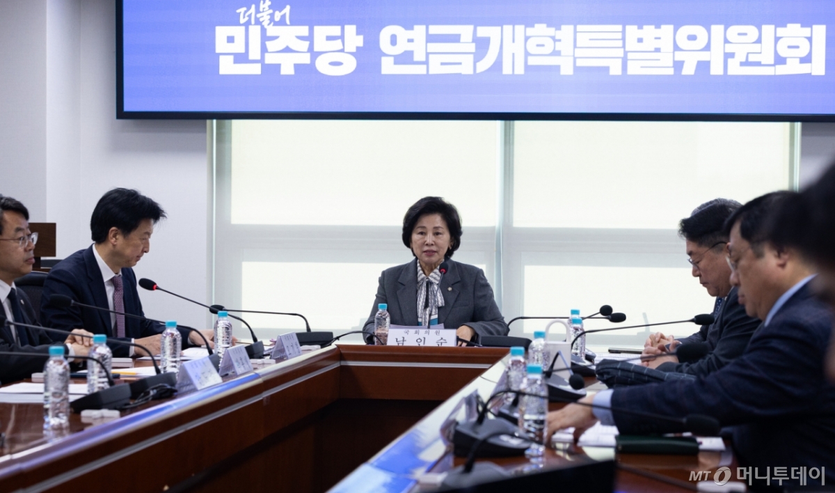 (서울=뉴스1) 유승관 기자 = 남인순 더불어민주당 연금개혁특별위원장이 25일 서울 여의도 국회 의원회관에서 열린 연금개혁특별위원회 전체회의에서 모두 발언을 하고 있다. 2026.2.25/뉴스1 Copyright © 뉴스1. All rights reserved. 무단 전재 및 재배포, AI학습 이용 금지. /사진=(서울=뉴스1) 유승관 기자